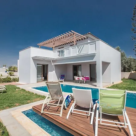 Petreris Enas - Stunning 3 Bedroom With Pool - Short Walk To Nissi Avenue Villa *