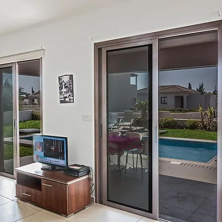 Petreris Enas - Stunning 3 Bedroom With Pool - Short Walk To Nissi Avenue * Agia Napa