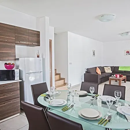 Petreris Enas - Stunning 3 Bedroom With Pool - Short Walk To Nissi Avenue Agia Napa