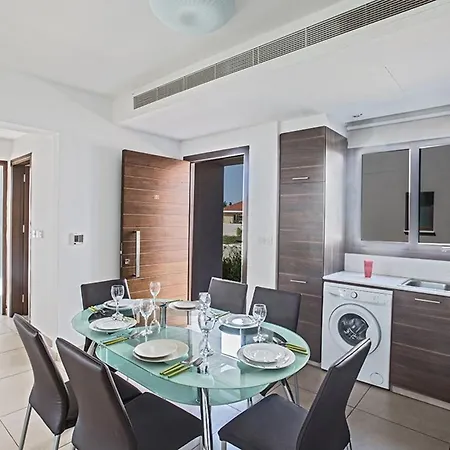 Petreris Enas - Stunning 3 Bedroom With Pool - Short Walk To Nissi Avenue Agia Napa