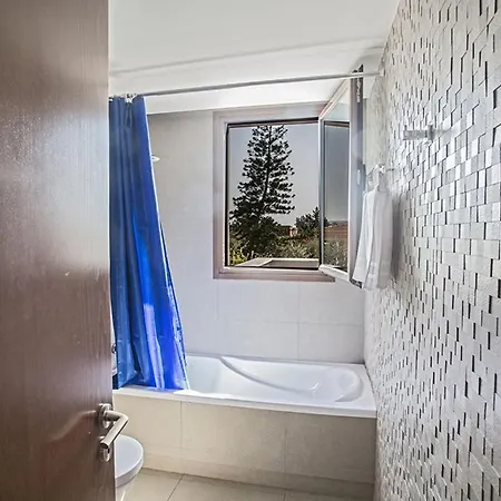 Villa Petreris Enas - Stunning 3 Bedroom With Pool - Short Walk To Nissi Avenue Agia Napa
