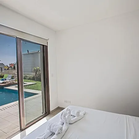 Petreris Enas - Stunning 3 Bedroom With Pool - Short Walk To Nissi Avenue Villa *