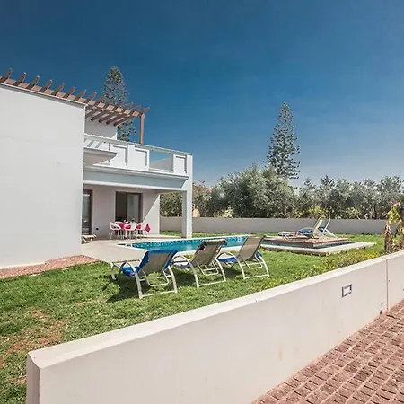 Petreris Enas - Stunning 3 Bedroom With Pool - Short Walk To Nissi Avenue Agia Napa